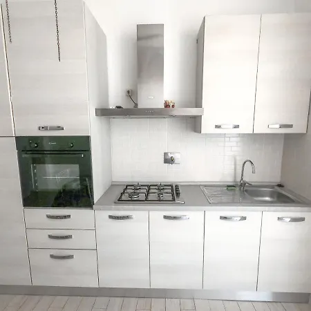 Little Italy Apartment *